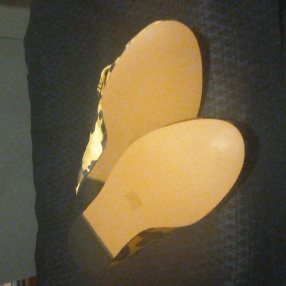 Ladies Shoes - Picture 2 of 5